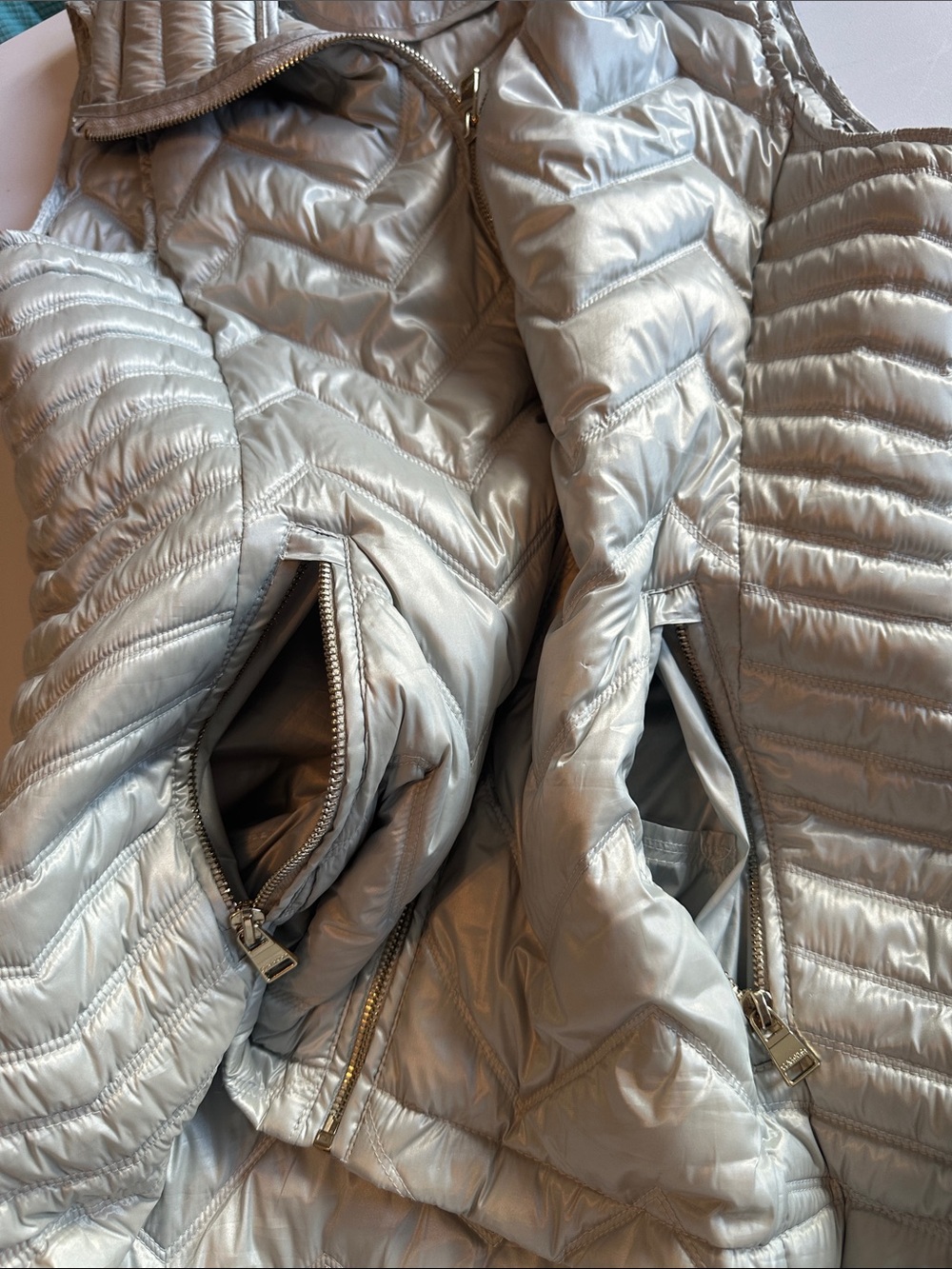 Calvin Klein Duck down Metallic Silver Puffer Vest - Picture 7 of 12